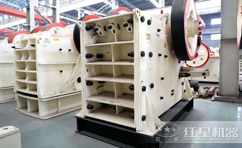 鄂式破碎機，優質鋼板鑄成，使用壽命長 style=width:720px; 